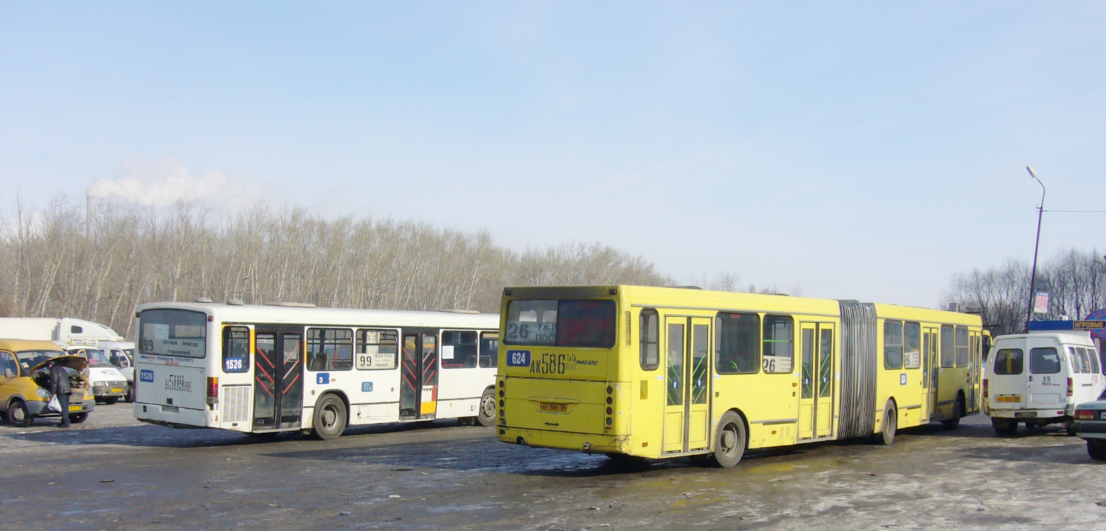 Omsk region, LiAZ-6212.00 č. 624; Omsk region, GAZ-322132 (XTH, X96) č. АВ 052 55