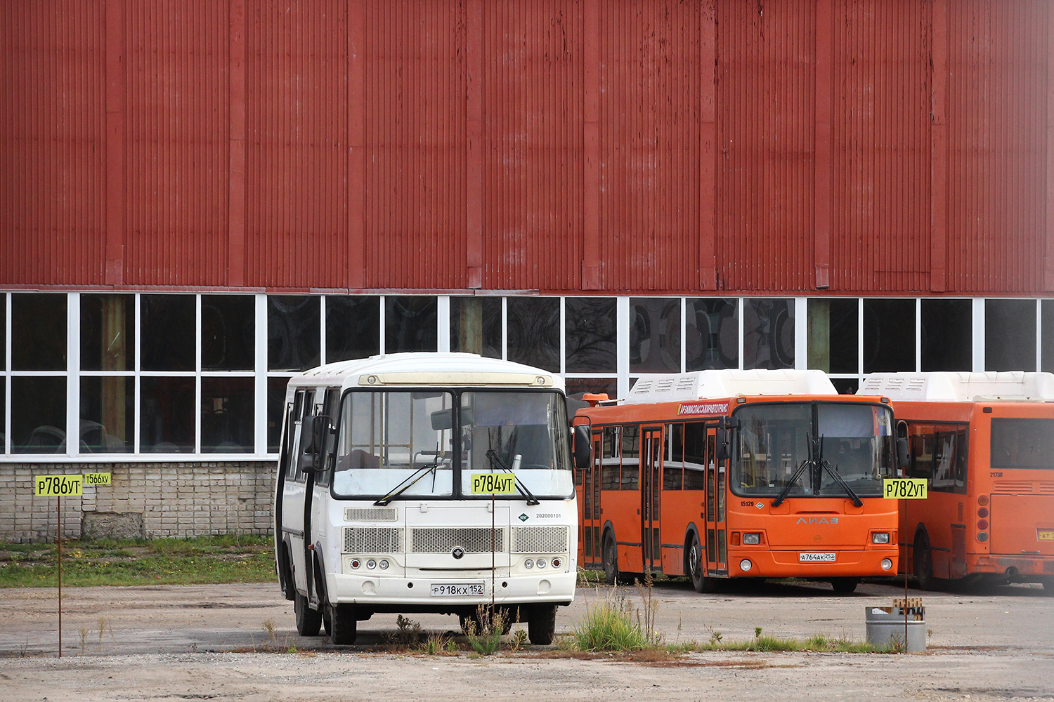Нижегородская область, ПАЗ-320540-12 № Р 918 КХ 152; Нижегородская область, ЛиАЗ-5293.70 № АТ 251 52