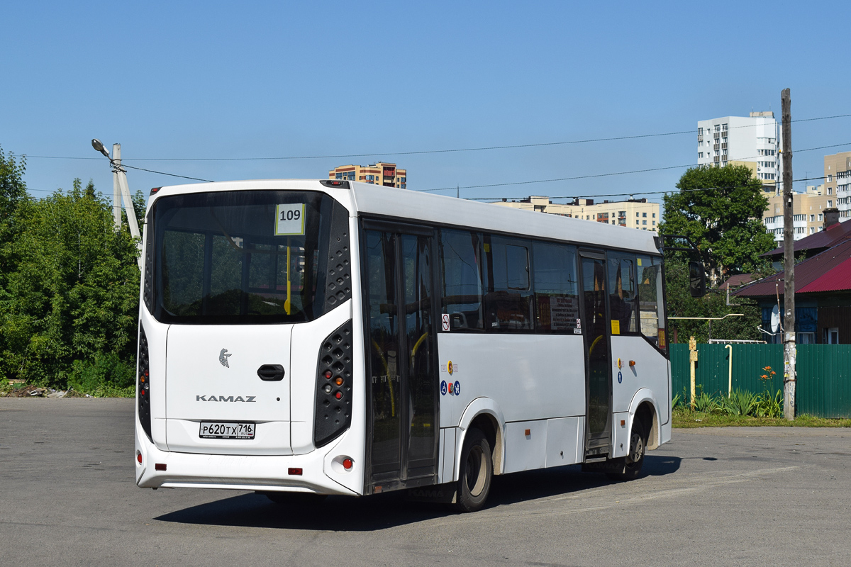 Алтайский край, КАМАЗ-4280-F5 Vega № Р 620 ТХ 716