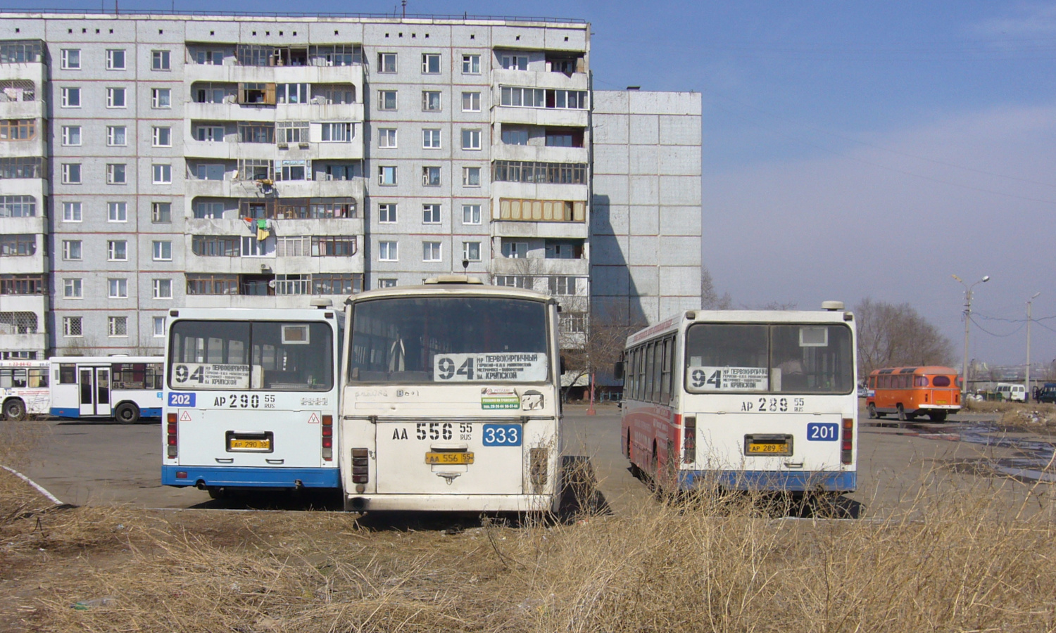 Omsk region, Karosa B841.1916 č. 333; Omsk region, LiAZ-5256.40 č. 201; Omsk region — Bus stops