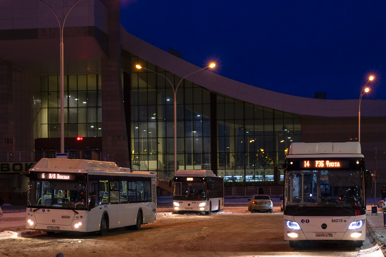 Ханты-Мансийский АО, ЛиАЗ-5292.67 (CNG) № 86226; Ханты-Мансийский АО — Автобусные вокзалы, станции и конечные остановки; Ханты-Мансийский АО — Разные фотографии