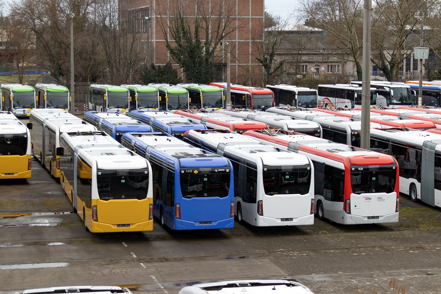 Bádensko-Württembersko — New Mercedes / Setra buses [w/o plates]