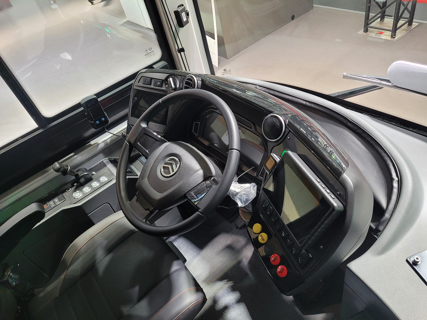 Швеция, Golden Dragon Pivot E15 № 5859; Бельгия — Busworld Europe 2025