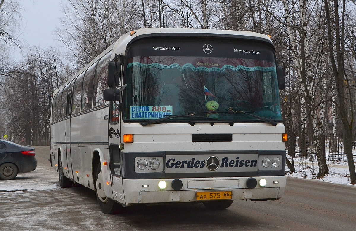 Свердловская область, Mercedes-Benz O303-15KHP-A № АХ 575 66