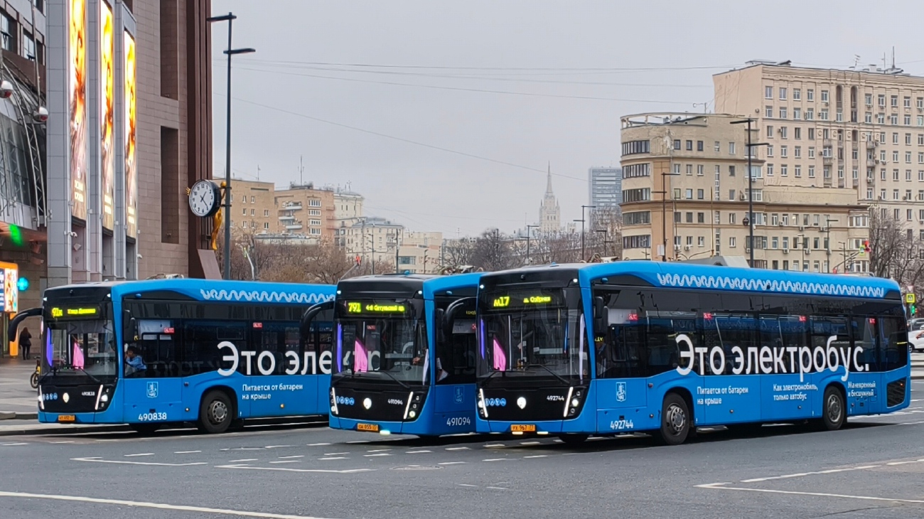 Moskva, KAMAZ-6282 č. 492744